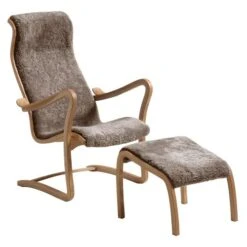 Patronen Fåtölj Med Pall Fårskinn Nougat