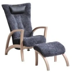 Focus Fåtölj Med Pall Ek Whitewash Grå Fårskinn